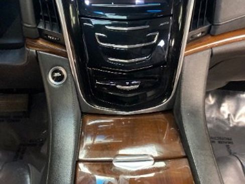 Used 2018 Cadillac Escalade ESV Luxury image 25