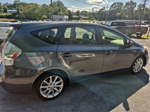 Used 2012 Toyota Prius V Five image 3