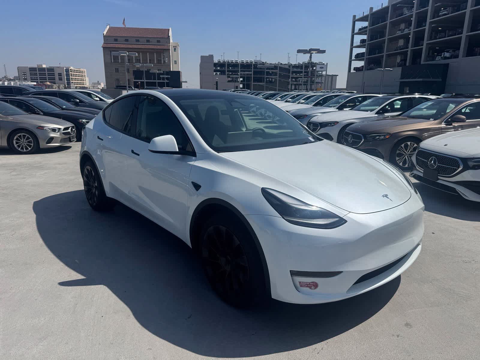 Used 2023 Tesla Model Y Long Range AWD/4WD image 2