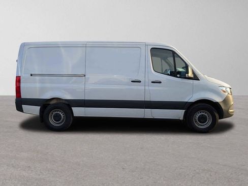 Used 2025 Mercedes-Benz Sprinter 2500 image 3