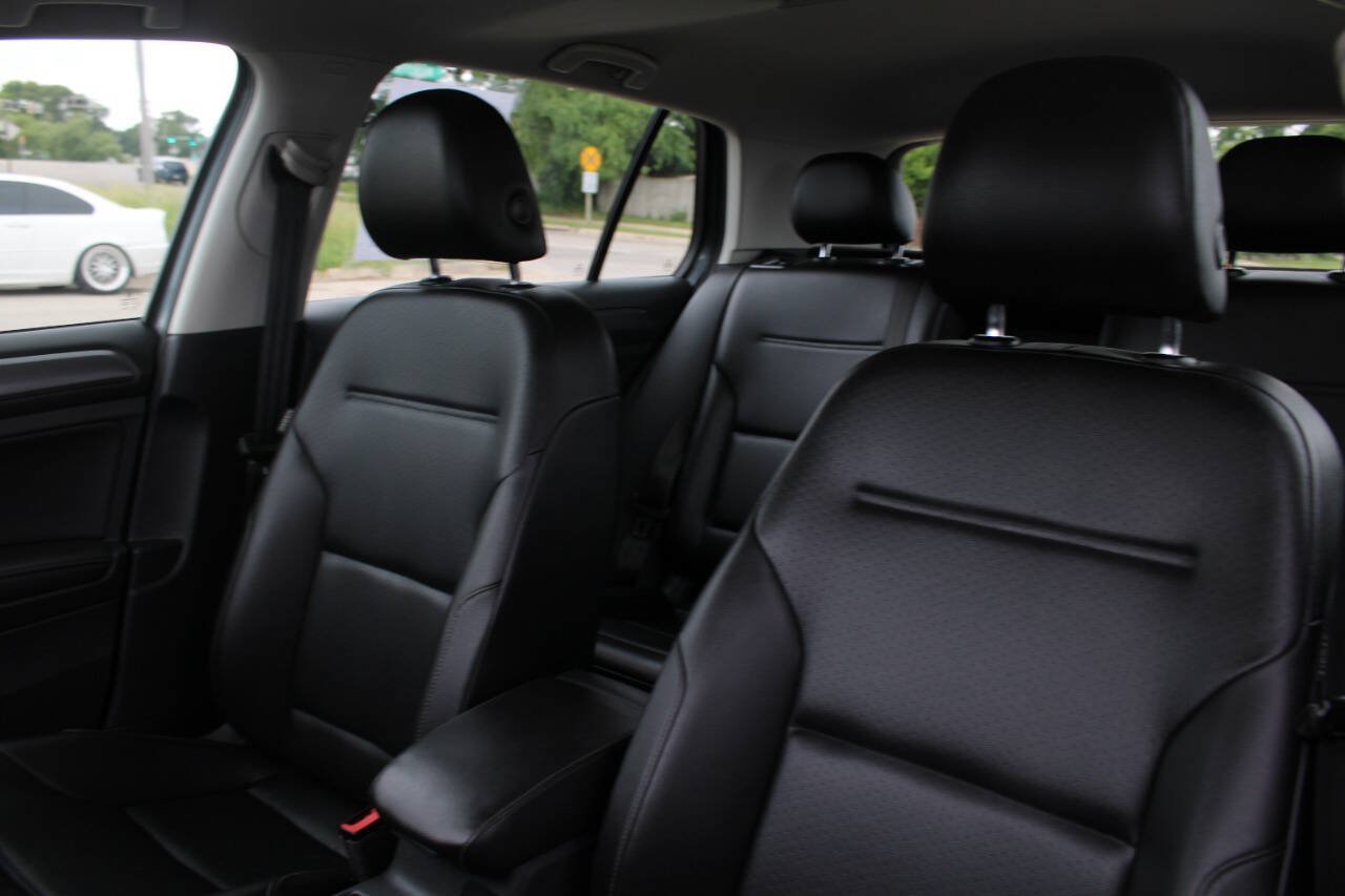 Used 2021 Volkswagen Golf 4-Door FWD image 20