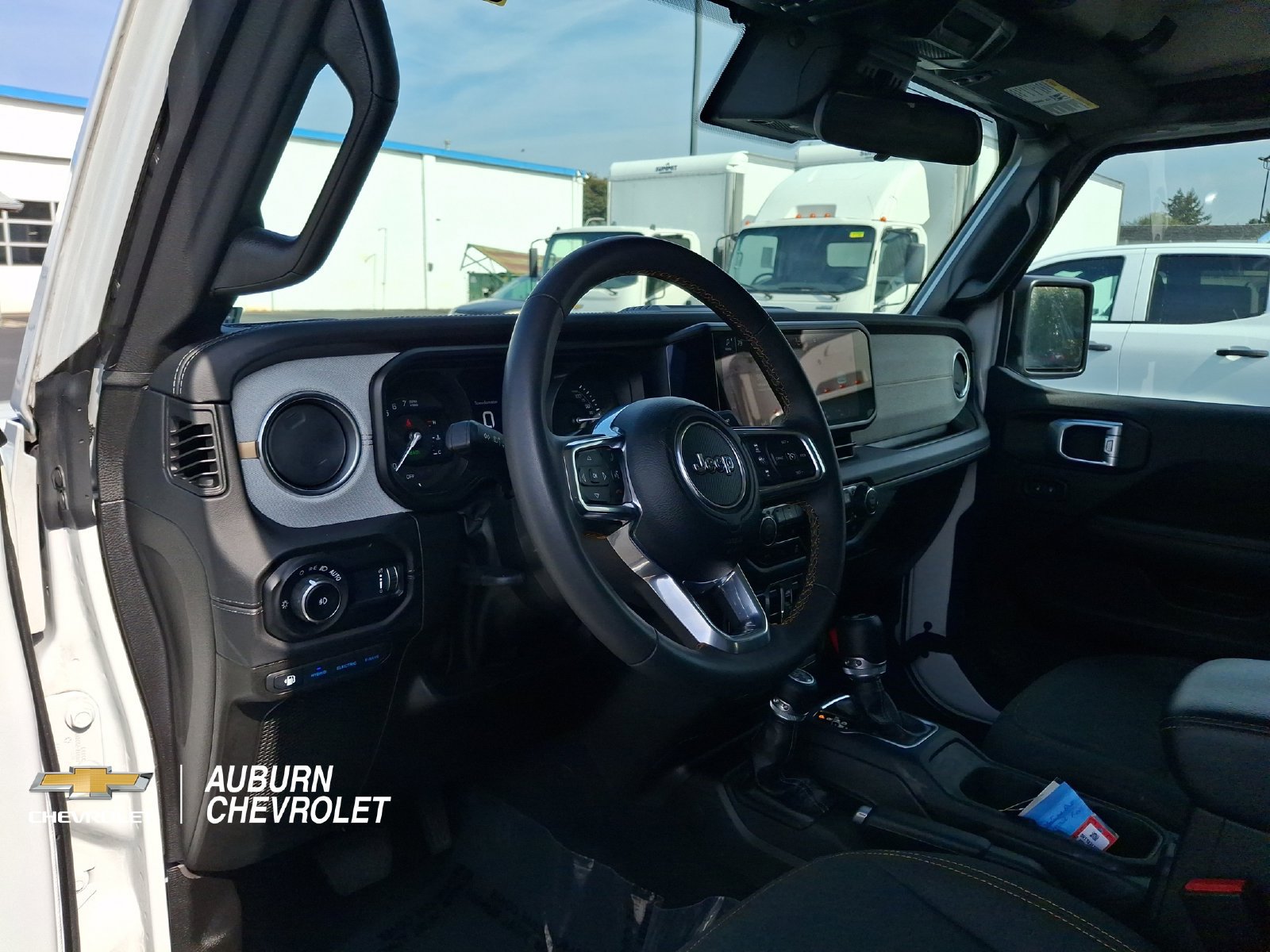 Used 2024 Jeep Wrangler Unlimited Sahara AWD/4WD image 16