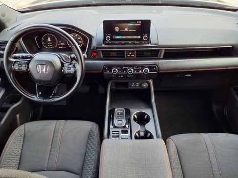 Used 2025 Honda Pilot Sport image 4