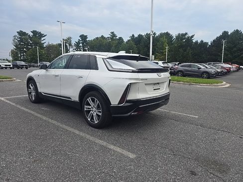 Used 2024 Cadillac Lyriq Tech AWD/4WD image 6