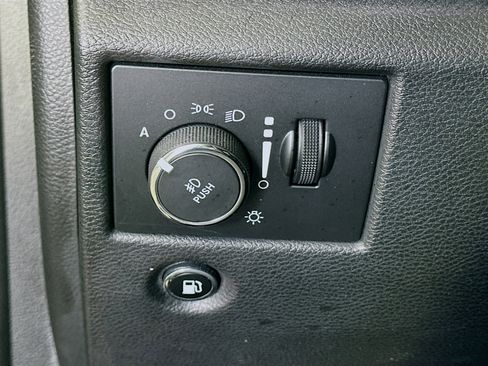 Used 2020 Jeep Grand Cherokee Limited X image 17