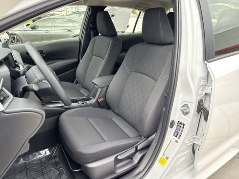 Used 2025 Toyota Corolla LE w/ LE Premium Package image 11