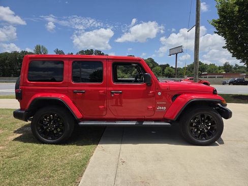 Used 2024 Jeep Wrangler Unlimited Sahara AWD/4WD image 5