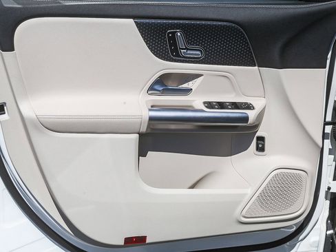 Certified 2025 Mercedes-Benz GLA 250 4MATIC image 19