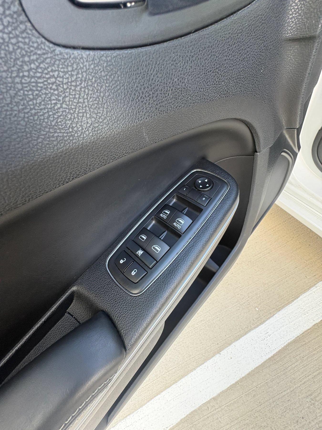 Used 2019 Chrysler 300 S RWD image 24
