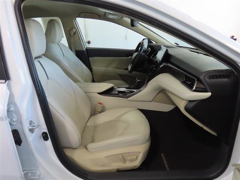 Used 2021 Toyota Camry XLE FWD image 35