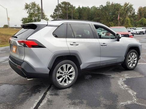 Used 2021 Toyota RAV4 XLE Premium image 13