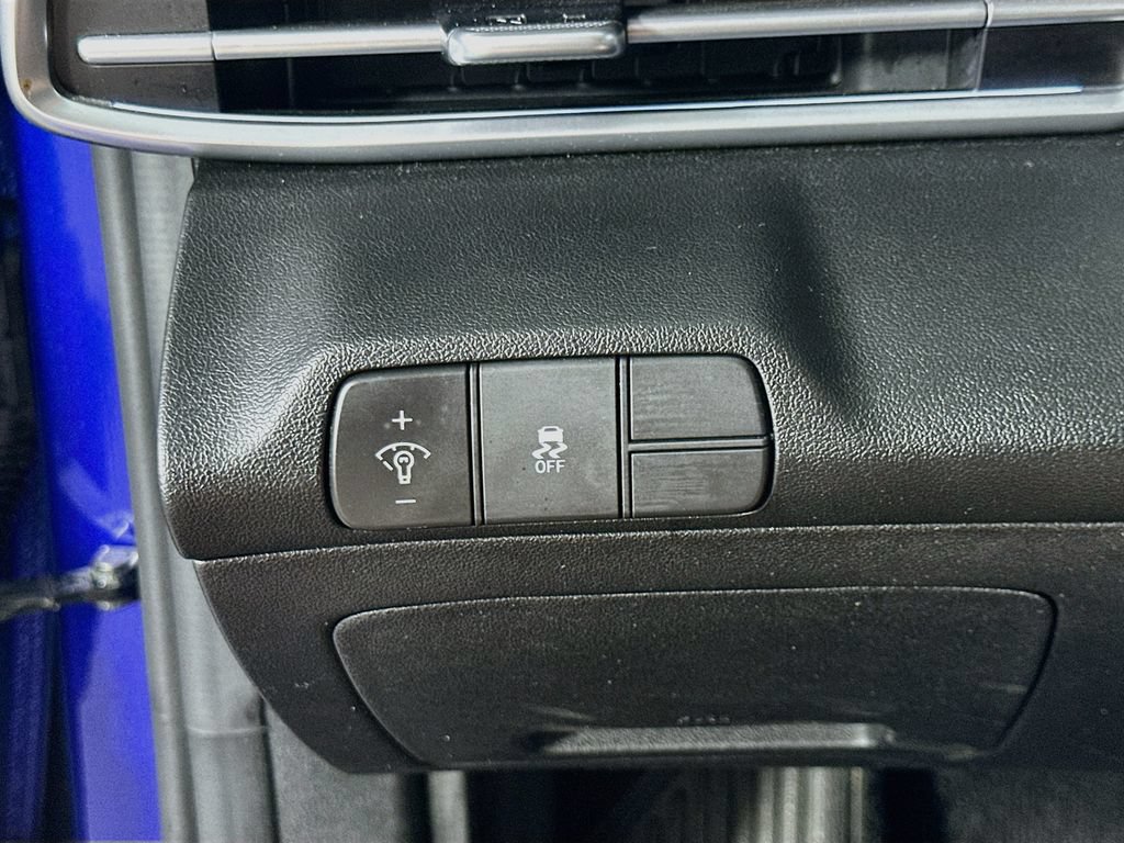 Used 2025 Hyundai Elantra SEL FWD image 23