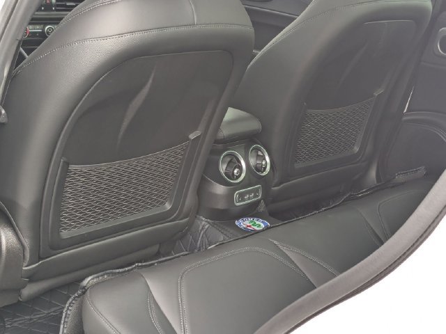 Used 2025 Alfa Romeo Giulia AWD image 17