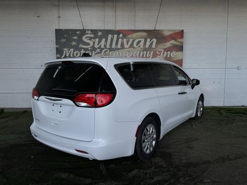 Used 2018 Chrysler Pacifica L image 5