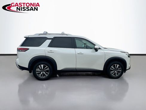 Used 2024 Nissan Pathfinder SL w/ Cargo Package image 10