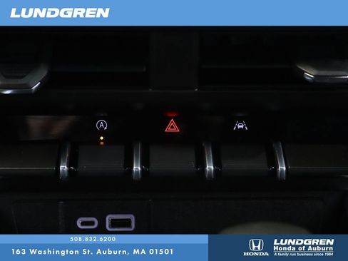 Used 2025 Chevrolet Colorado Trail Boss AWD/4WD image 28