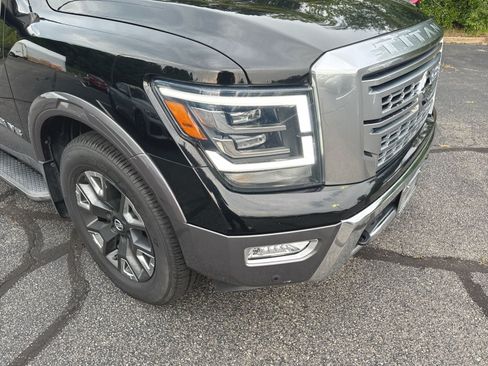 Used 2020 Nissan Titan Platinum Reserve w/ Moonroof Package RWD image 3