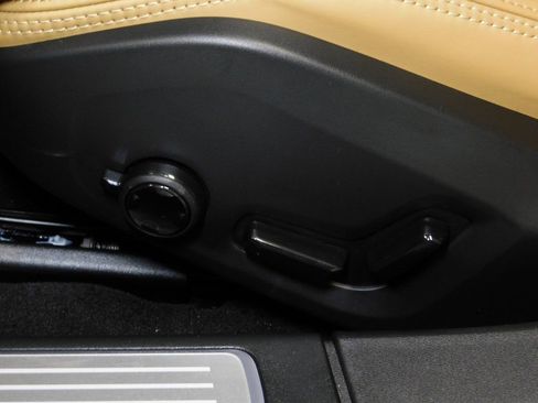 Used 2026 Volvo V90 B6 Cross Country Ultra image 34