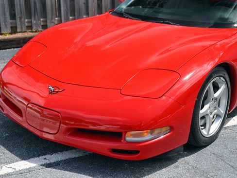 Used 2004 Chevrolet Corvette Coupe w/ Roof Package RWD image 4