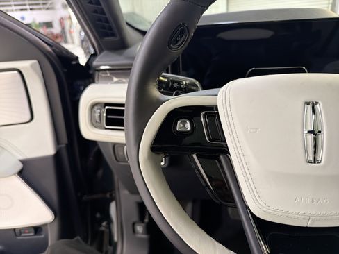 New 2025 Lincoln Aviator Black Label image 14