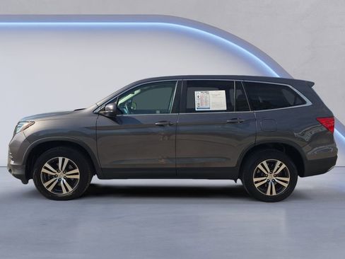 Used 2017 Honda Pilot EX image 2