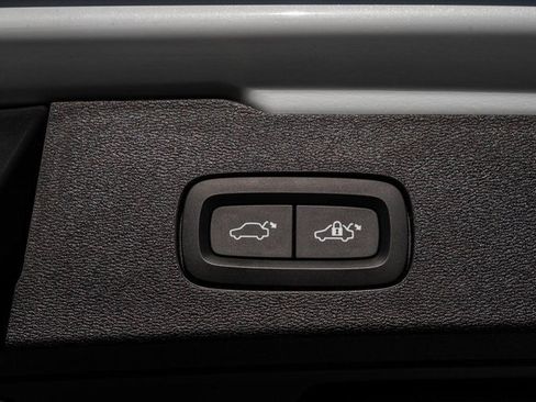 Certified 2024 Volvo V60 B5 Cross Country Ultimate image 10