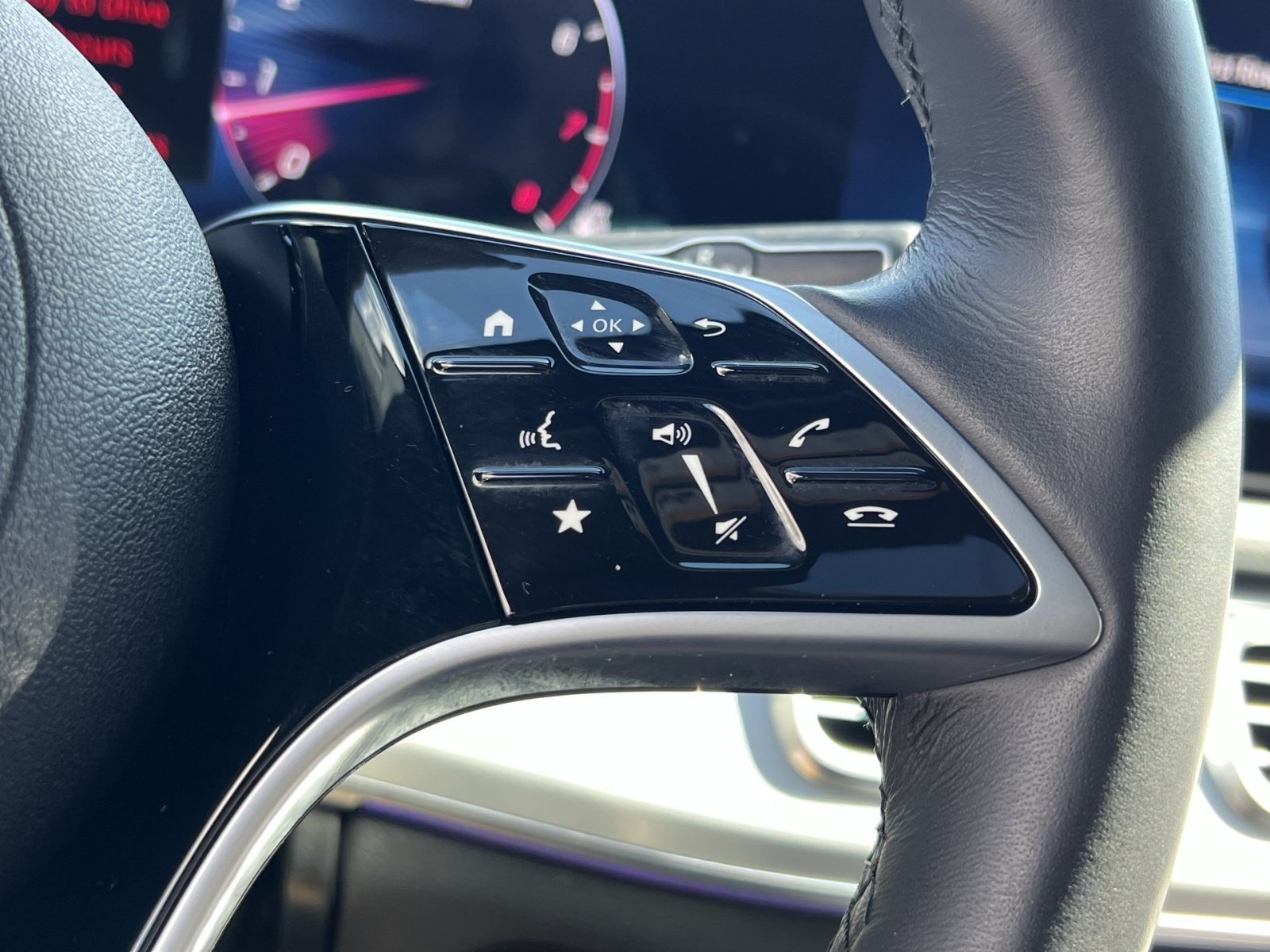 Certified 2025 Mercedes-Benz GLS 450 4MATIC image 39