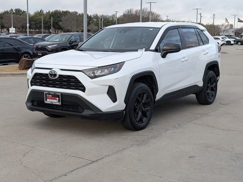 Used 2022 Toyota RAV4 LE image 10