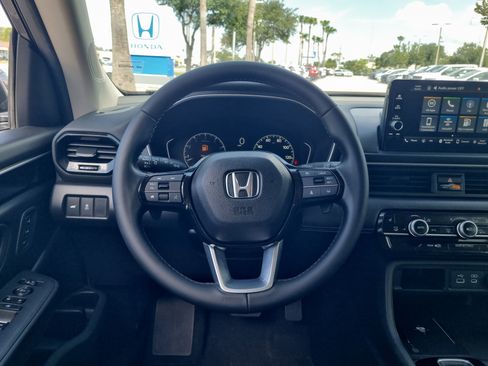 Used 2025 Honda Pilot EX-L image 19