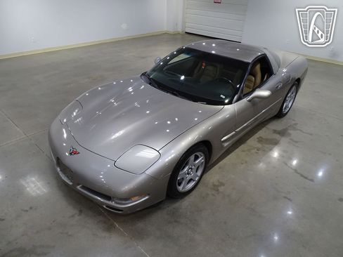 Used 1998 Chevrolet Corvette Coupe w/ Roof Pkg image 3