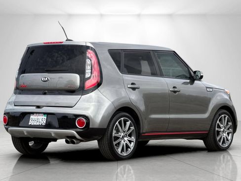 Used 2019 Kia Soul ! FWD image 3