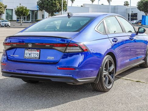 Used 2025 Honda Accord Sport image 9