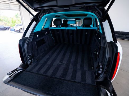 Used 2023 Land Rover Range Rover SE image 65