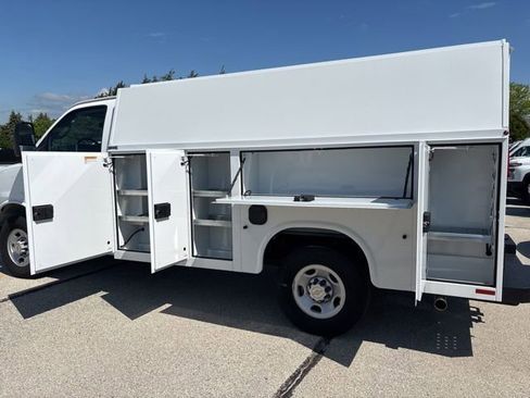 New 2024 Chevrolet Express 3500 RWD image 6