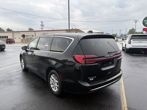 Used 2025 Chrysler Pacifica Select FWD image 23