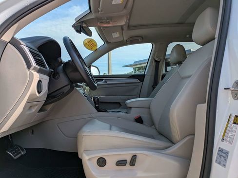 Used 2019 Volkswagen Atlas SE FWD image 2