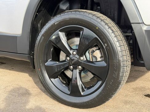 Used 2020 Jeep Cherokee Latitude Plus image 21