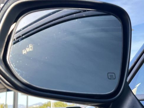 Used 2025 Toyota Corolla Cross LE image 19