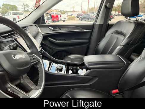 Used 2023 Jeep Grand Cherokee Limited w/ Black Appearance Package image 4