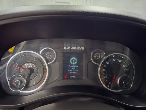Used 2024 RAM 2500 Big Horn AWD/4WD image 24