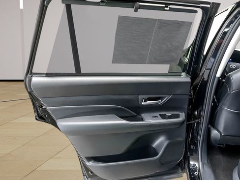 Used 2025 Toyota Grand Highlander AWD image 18