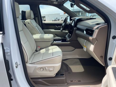 New 2026 GMC Yukon Denali w/ Denali Reserve Package AWD/4WD image 31