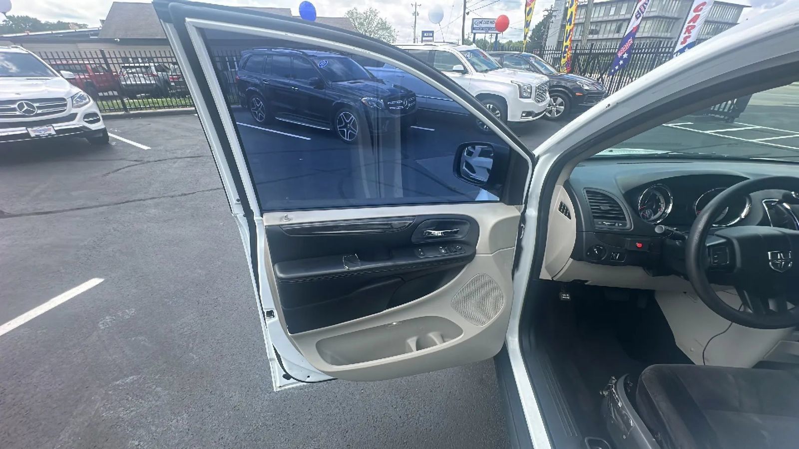 Used 2014 Dodge Grand Caravan American Value Package FWD image 13
