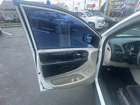 Used 2014 Dodge Grand Caravan American Value Package image 13