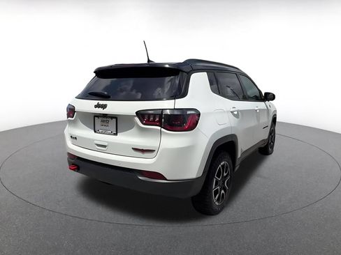 Used 2025 Jeep Compass Trailhawk AWD/4WD image 12