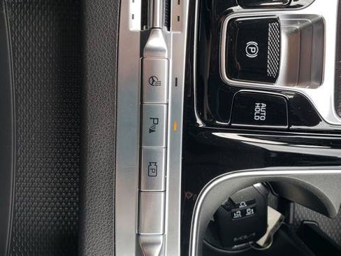 Certified 2024 Kia Carnival SX Prestige FWD image 22