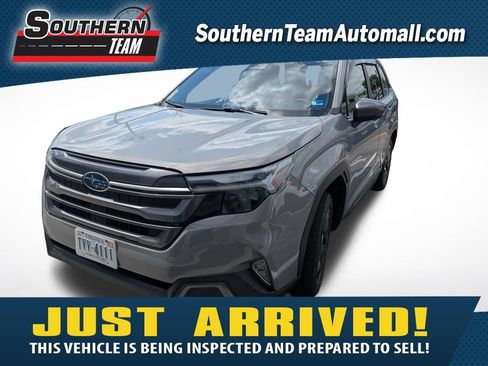 Used 2025 Subaru Forester Limited AWD/4WD image 1