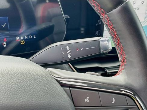 Used 2025 Chevrolet Equinox RS w/ Safety and Technology Package FWD image 14