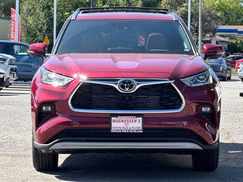 New 2026 Toyota Highlander Platinum AWD/4WD image 3