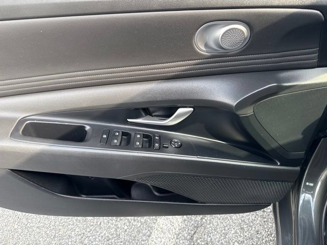 Used 2025 Hyundai Elantra SEL FWD image 11